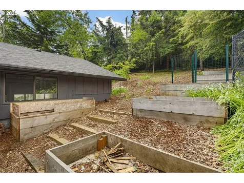 2550 W 23rd Avenue Eugene OR 97405