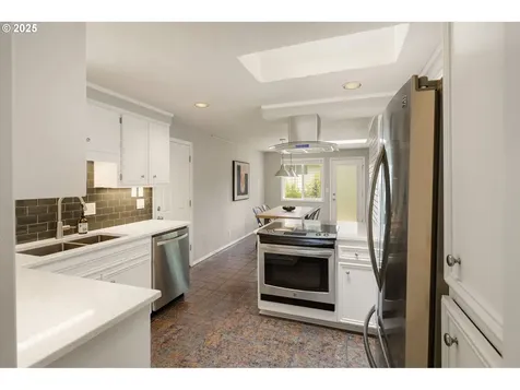 2550 W 23rd Avenue Eugene OR 97405