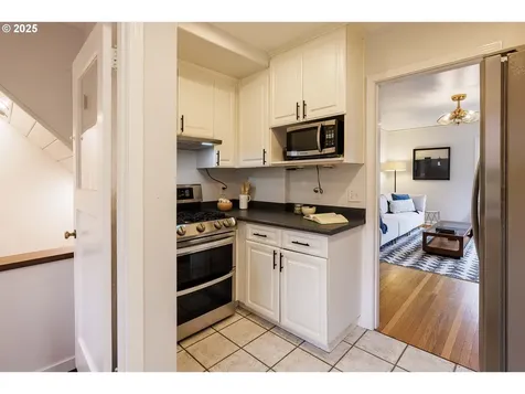 3028 SW Flower Terrace Portland OR 97239