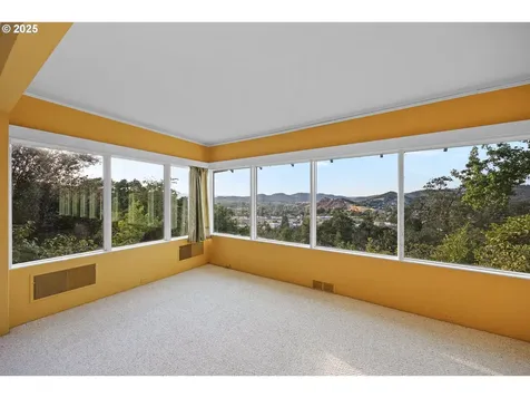 1254 SE Reservoir Avenue Roseburg OR 97470
