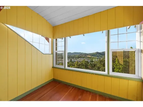 1254 SE Reservoir Avenue Roseburg OR 97470