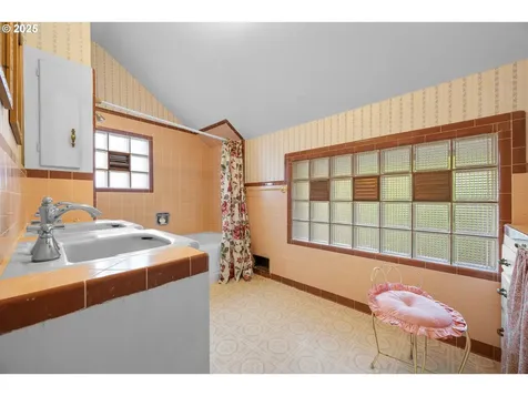 1254 SE Reservoir Avenue Roseburg OR 97470