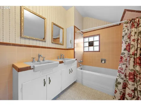 1254 SE Reservoir Avenue Roseburg OR 97470