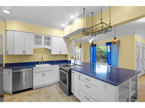 1254 SE Reservoir Avenue Roseburg OR 97470