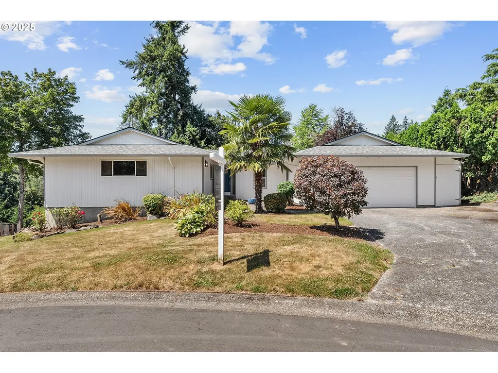 16581 SE Stoneybrook Court Clackamas OR 97015