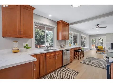 16581 SE Stoneybrook Court Clackamas OR 97015