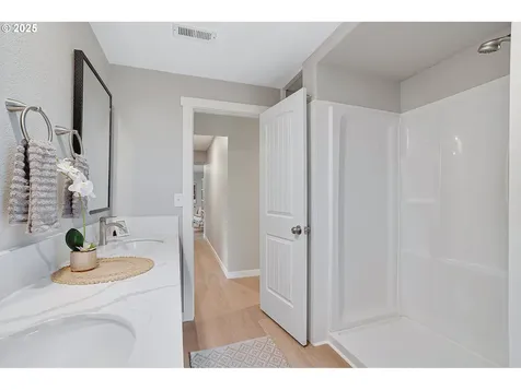 16581 SE Stoneybrook Court Clackamas OR 97015