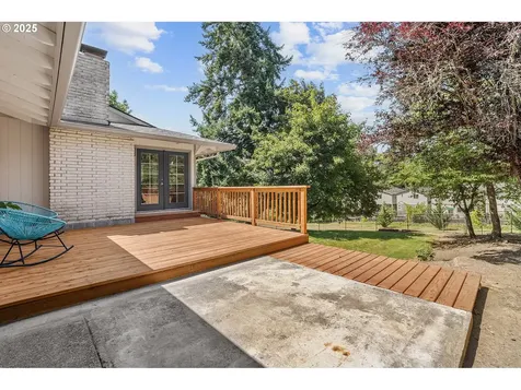 16581 SE Stoneybrook Court Clackamas OR 97015