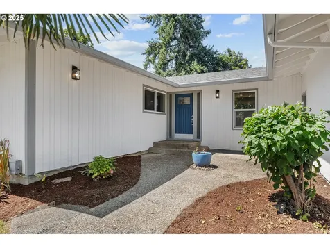 16581 SE Stoneybrook Court Clackamas OR 97015