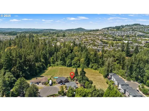 16581 SE Stoneybrook Court Clackamas OR 97015