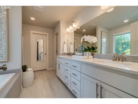 8770 N Otter Circle Camas WA 98607
