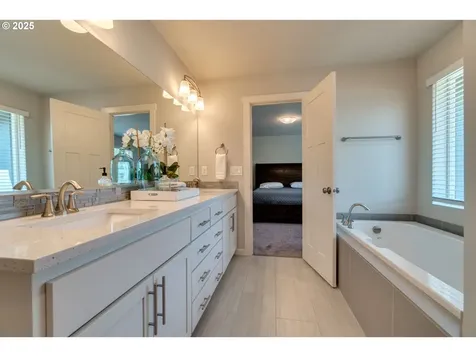 8770 N Otter Circle Camas WA 98607