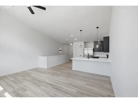 1390 Overlook (-1396) Avenue NW Salem OR 97304