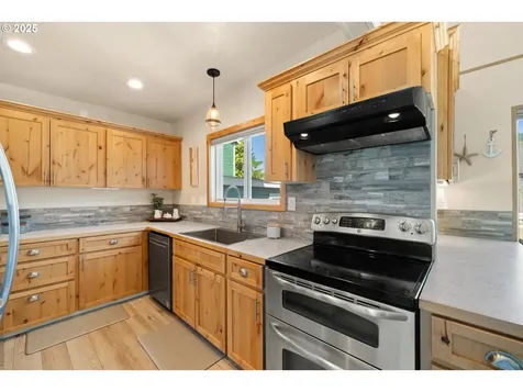 17905 Ocean Boulevard Rockaway Beach OR 97136