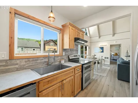 17905 Ocean Boulevard Rockaway Beach OR 97136