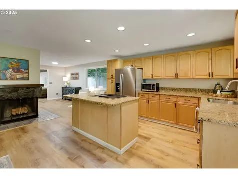 9525 SW 8th Drive Portland OR 97219
