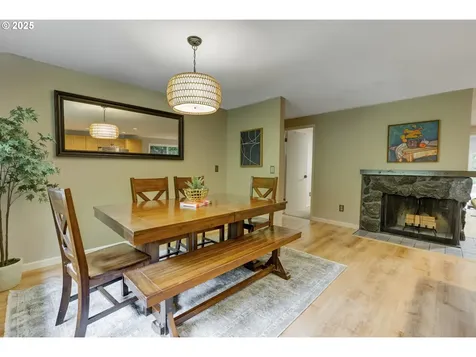 9525 SW 8th Drive Portland OR 97219