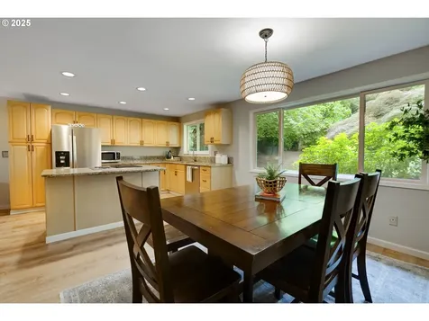 9525 SW 8th Drive Portland OR 97219