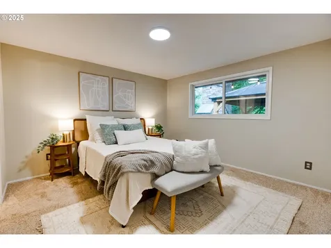 9525 SW 8th Drive Portland OR 97219