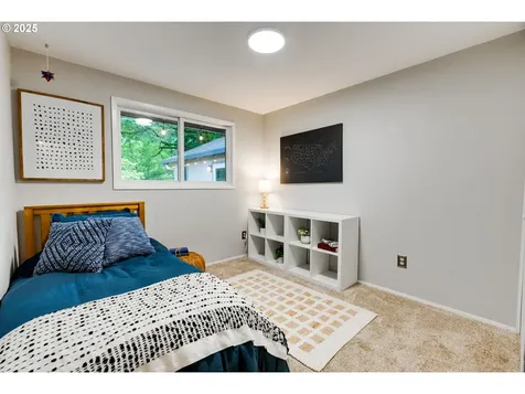9525 SW 8th Drive Portland OR 97219