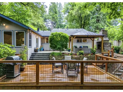 9525 SW 8th Drive Portland OR 97219