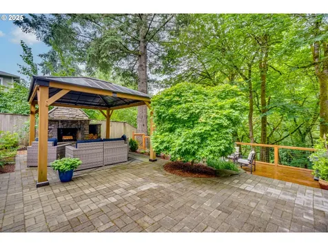 9525 SW 8th Drive Portland OR 97219