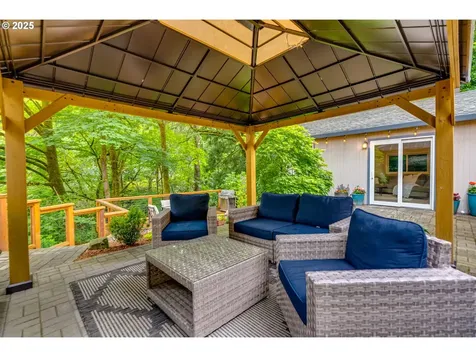 9525 SW 8th Drive Portland OR 97219