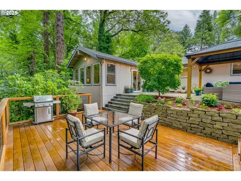 9525 SW 8th Drive Portland OR 97219