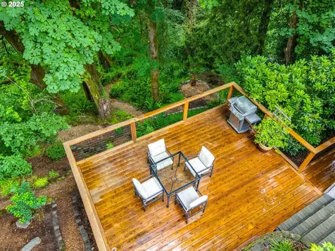 9525 SW 8th Drive Portland OR 97219