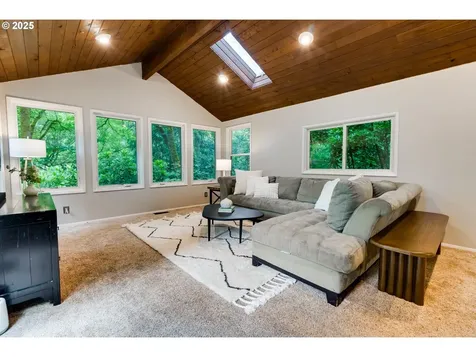 9525 SW 8th Drive Portland OR 97219