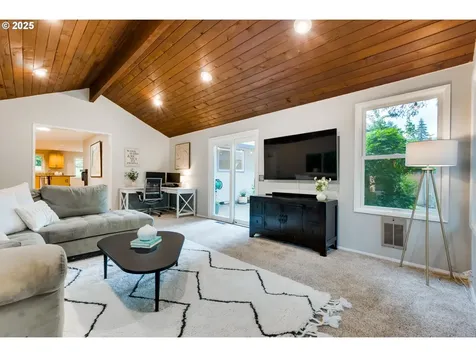 9525 SW 8th Drive Portland OR 97219