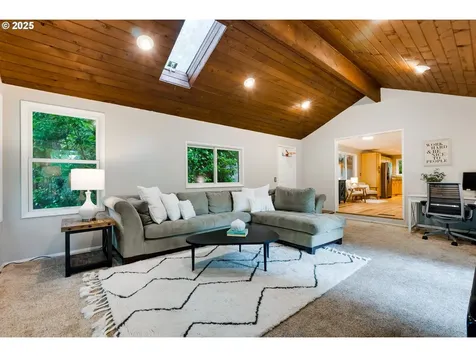 9525 SW 8th Drive Portland OR 97219