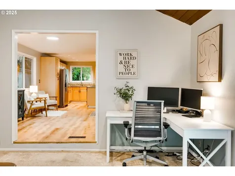 9525 SW 8th Drive Portland OR 97219