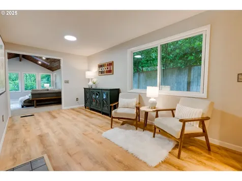 9525 SW 8th Drive Portland OR 97219