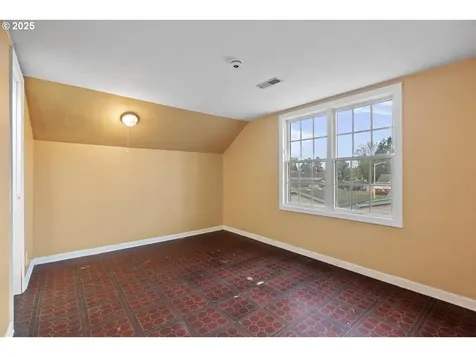 9311/9315 SE Grant Street Portland OR 97216