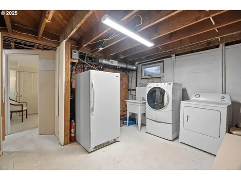 9311/9315 SE Grant Street Portland OR 97216