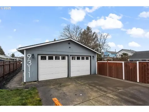 9311/9315 SE Grant Street Portland OR 97216