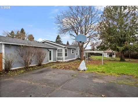 9311/9315 SE Grant Street Portland OR 97216