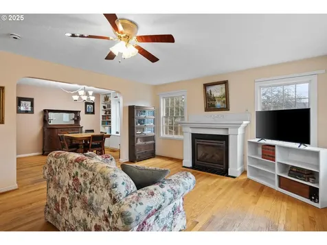 9311/9315 SE Grant Street Portland OR 97216