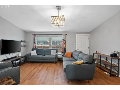 9311/9315 SE Grant Street Portland OR 97216