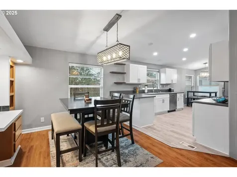 9311/9315 SE Grant Street Portland OR 97216