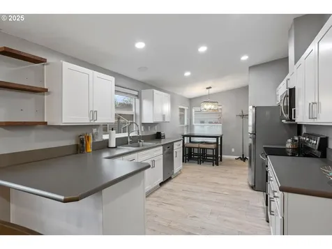 9311/9315 SE Grant Street Portland OR 97216