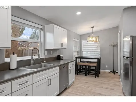 9311/9315 SE Grant Street Portland OR 97216
