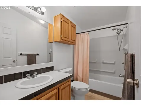 9311/9315 SE Grant Street Portland OR 97216
