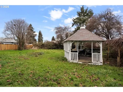 9311/9315 SE Grant Street Portland OR 97216