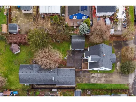 9311/9315 SE Grant Street Portland OR 97216