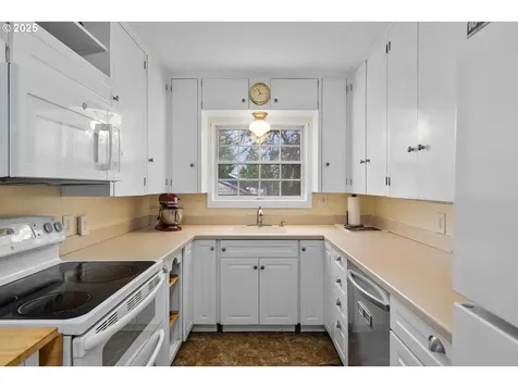 9311/9315 SE Grant Street Portland OR 97216
