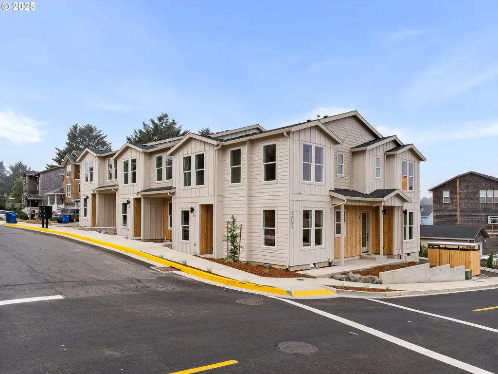 305 SE Jetty Avenue Lincoln City OR 97367