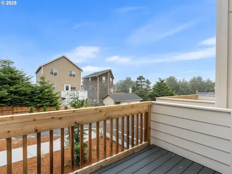 305 SE Jetty Avenue Lincoln City OR 97367