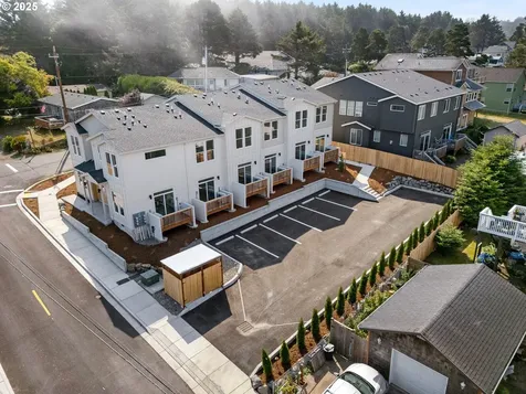 305 SE Jetty Avenue Lincoln City OR 97367